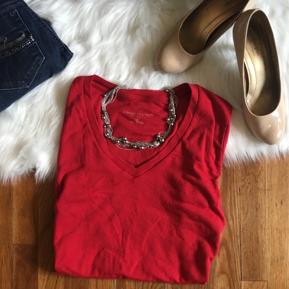 Liz Lange Maternity Bright Red VNeck Short Sleeve